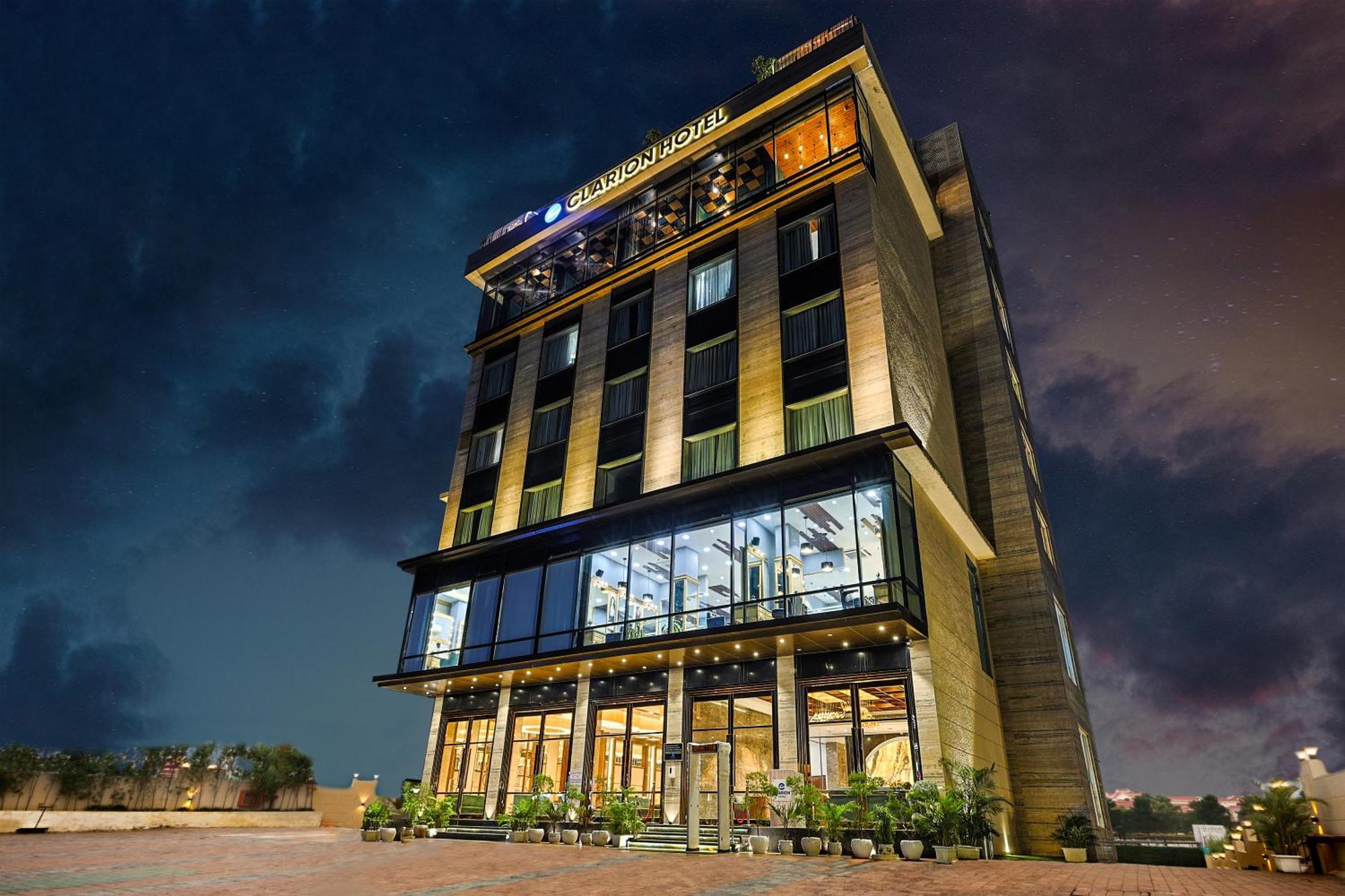 Clarion Hotel Dehradun Buitenkant foto
