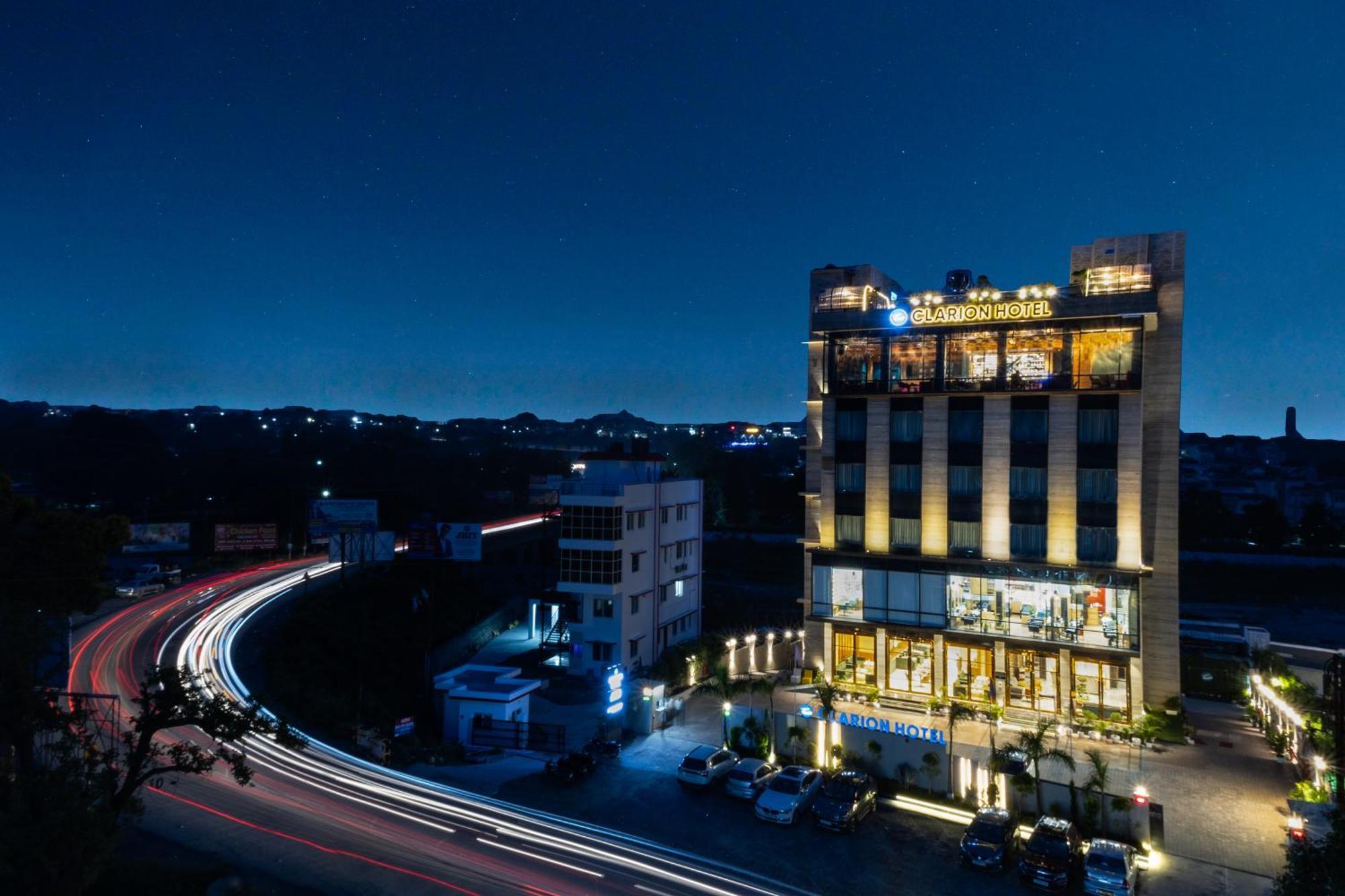 Clarion Hotel Dehradun Buitenkant foto
