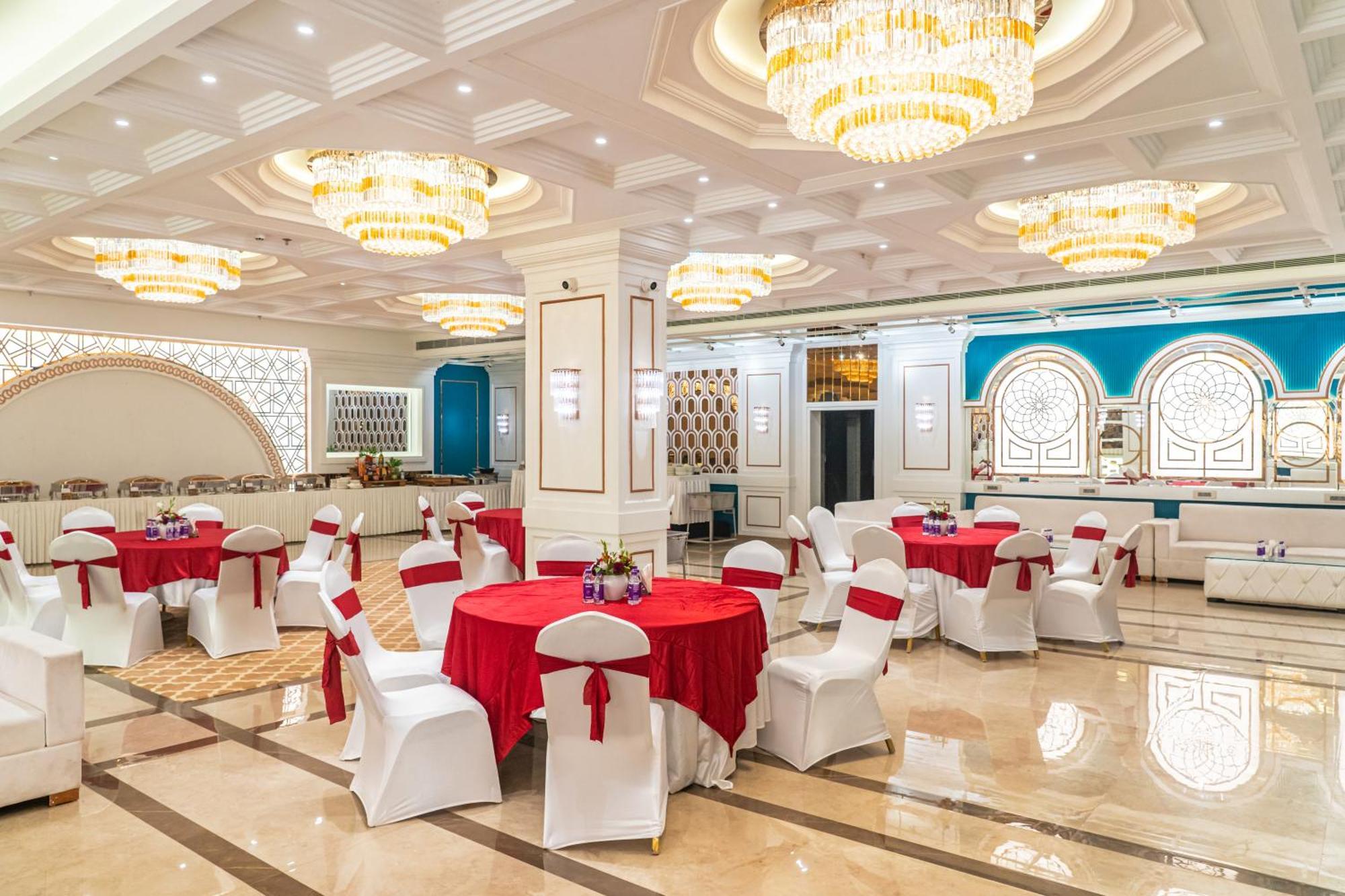 Clarion Hotel Dehradun Buitenkant foto
